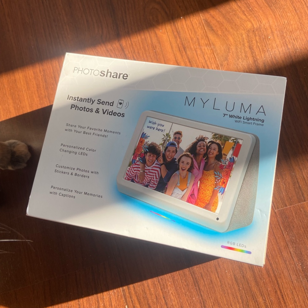 7" White Digital Photo Frame with RGB LEDs
